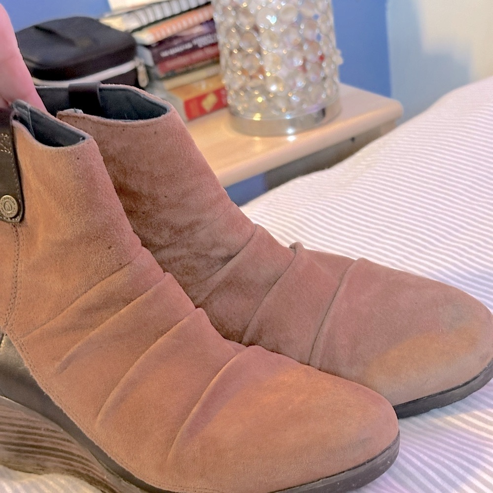 ⭐️THE NORTH FACE Leather Wedge Waterproof Zip Boots, Sz. 10, Excellent! 🤍 - Picture 3 of 15
